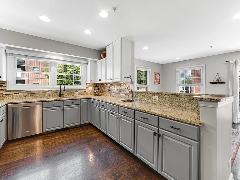 101 S Evergreen Ave #12G — Photo 5