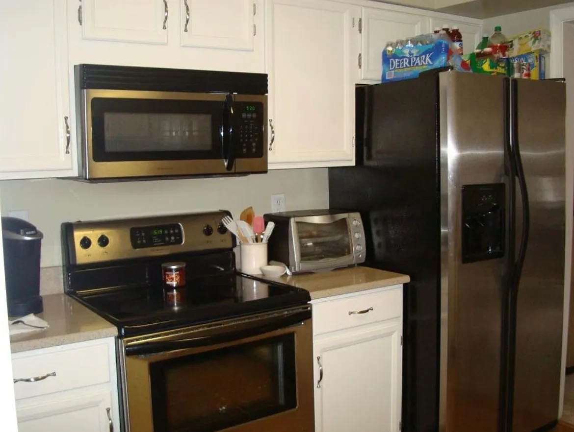 3 bed, 1.5 bath, 1458 sqft, $2,000 — Photo 3