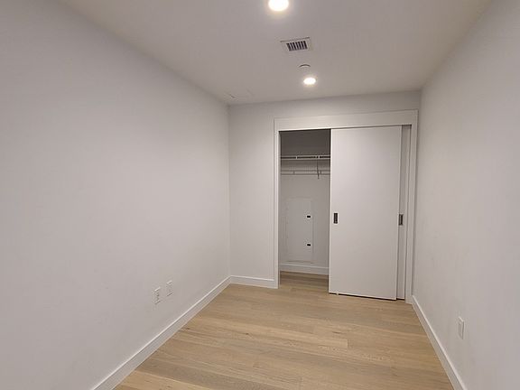 4th image of 13101 40th Rd APT 9R