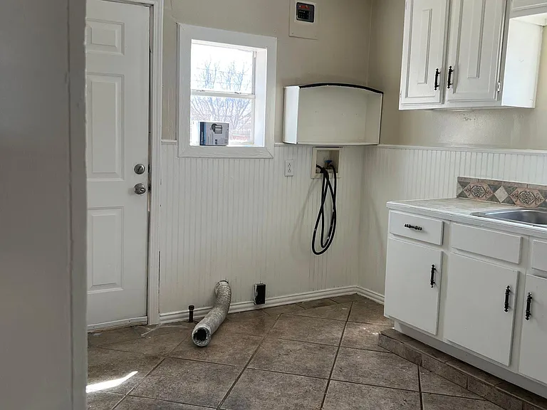 310 NE Alpine Dr — Photo 6