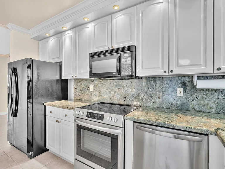 2000 Diana Dr — Photo 16