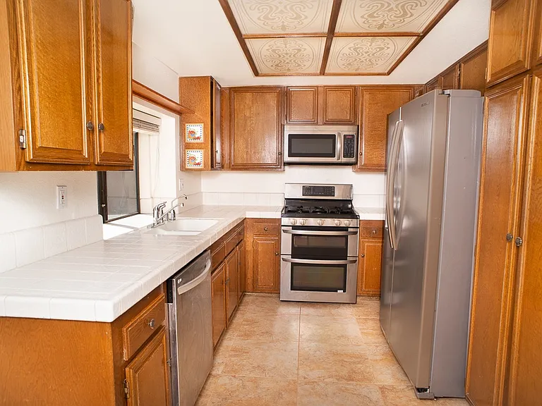 21931 Burbank Blvd #17 — Photo 7