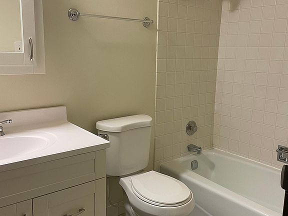 5th image of 14515 Central Ct