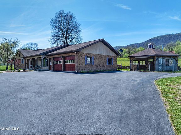 3rd image of 2679 Raystown Rd
