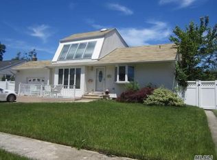 23 Jacqueline Rd, Massapequa, NY 11758