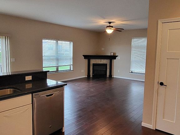 4th image of 427 Cameron Way