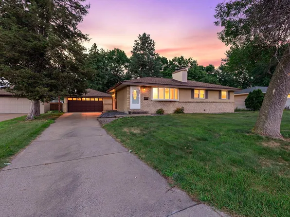 831 Overton Dr NE, Fridley, MN 55432