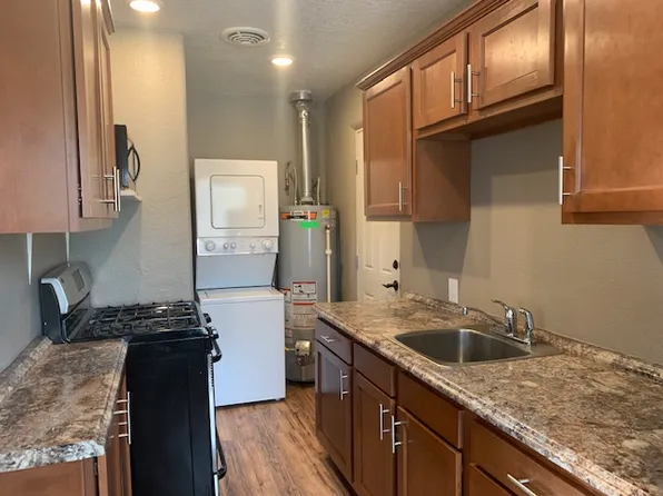 Updated 1 Bedroom Tucked Away in a Small UNM Compound, 2121 Coal Pl SE #B, Albuquerque, NM 87106