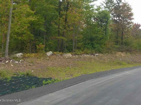 353 Summit Woods Rd, Moscow, PA 18444