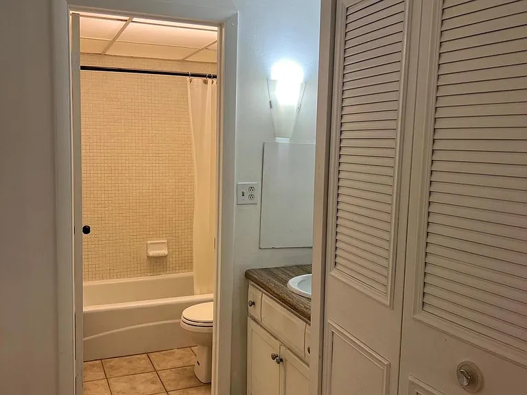 3660 Inverrary Dr #3C — Photo 9