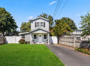 35 Rose St, Hauppauge, NY 11788
