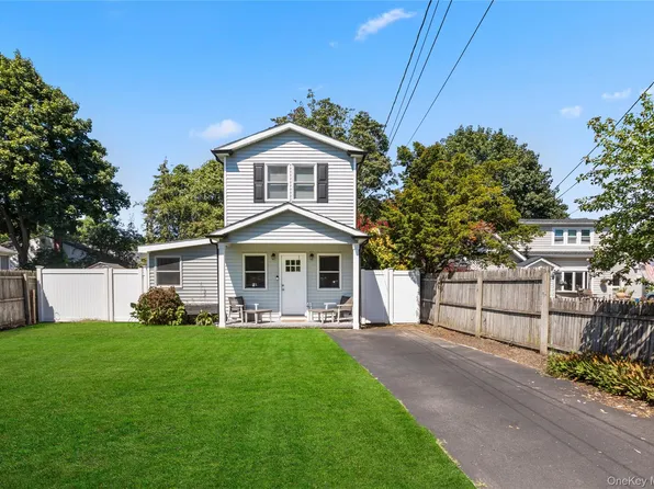 35 Rose Street, Hauppauge, NY 11788