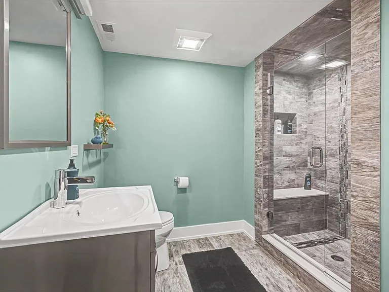 2076 Valley Lo Ln — Photo 29