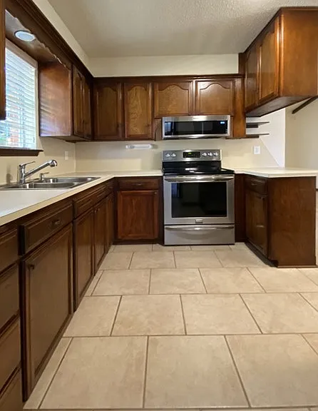 5709 NW Briarwood Dr — Photo 7