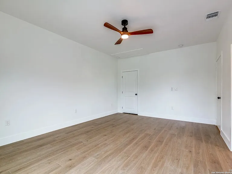 531 Essex St #201 — Photo 8