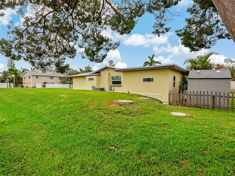 1675 Blakemore Ln — Photo 37