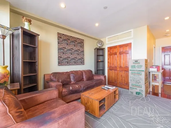 556 Vanderbilt Ave, Brooklyn, NY 11238