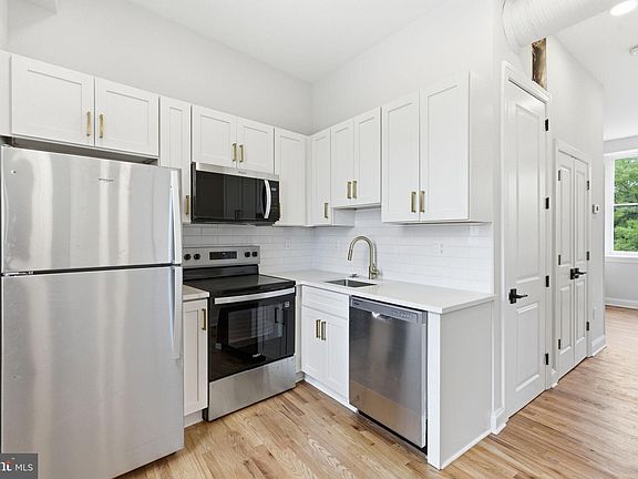 2nd image of 337 S Fremont Ave