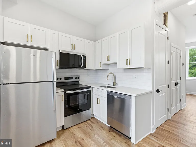 337 S Fremont Ave — Photo 13