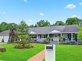 273 S Roberts St, Holbrook, NY 11741