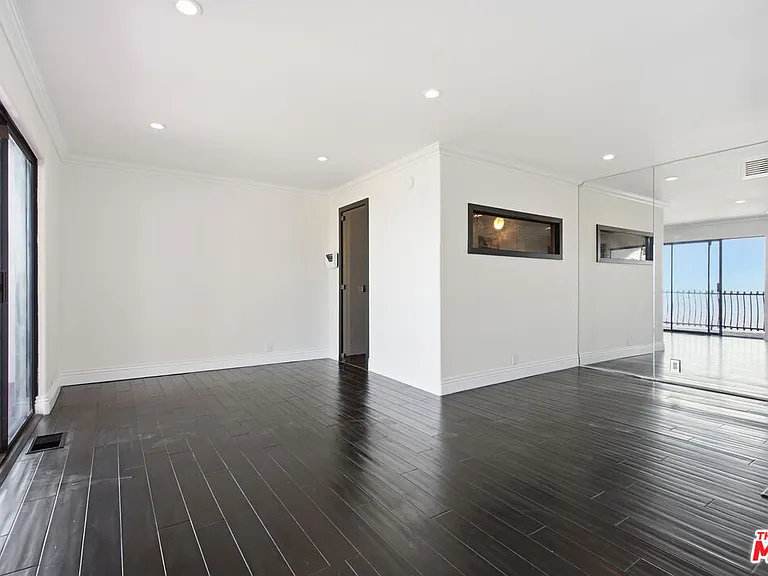 8908 Appian Way — Photo 35