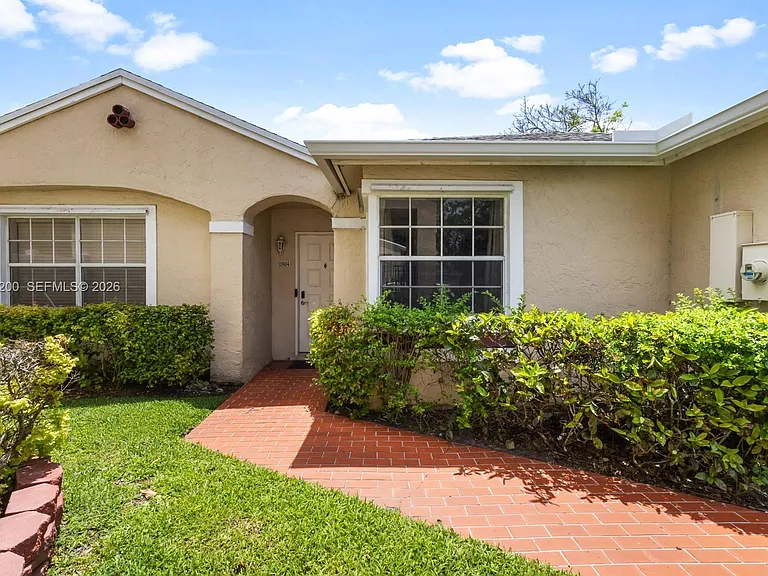 11804 NW 13th St — Photo 8