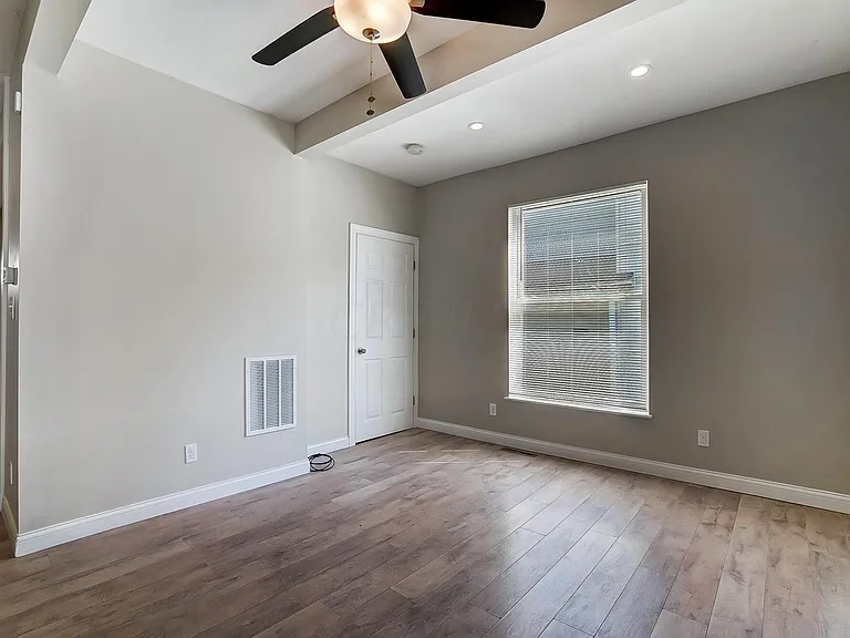 147 Whitethorne Ave — Photo 11