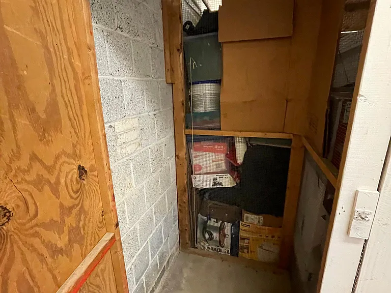 Unit Storage Locker