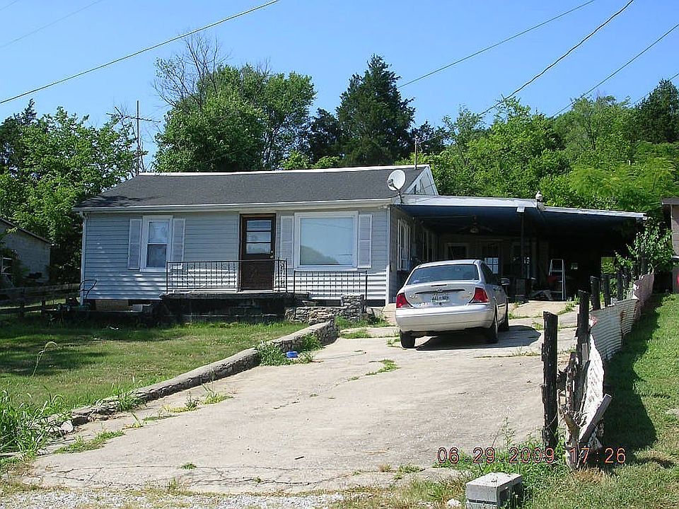2nd image of 780 Sleepy Hollow Ln