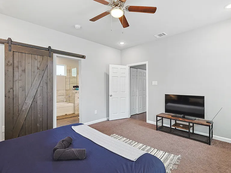 200 E Rogers St — Photo 13