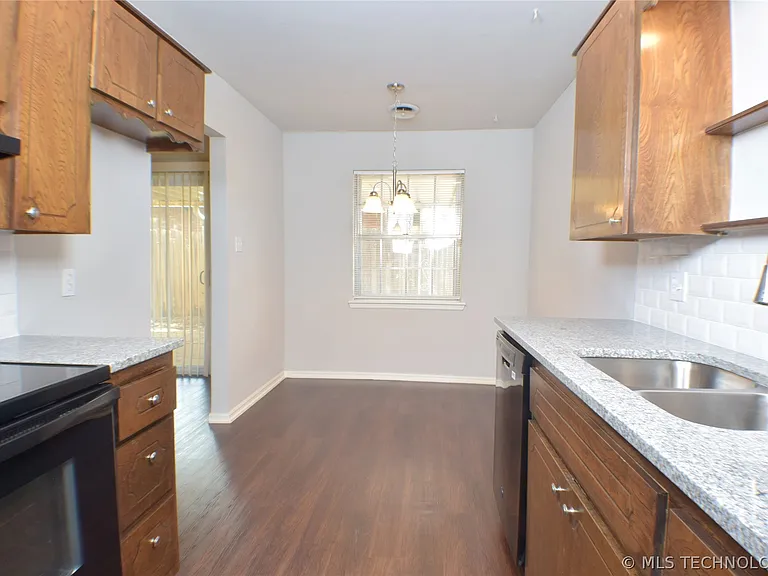 4711 S Fulton Pl — Photo 6