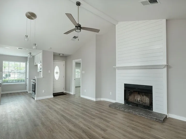 1301 Black Cherry Dr — Photo 4