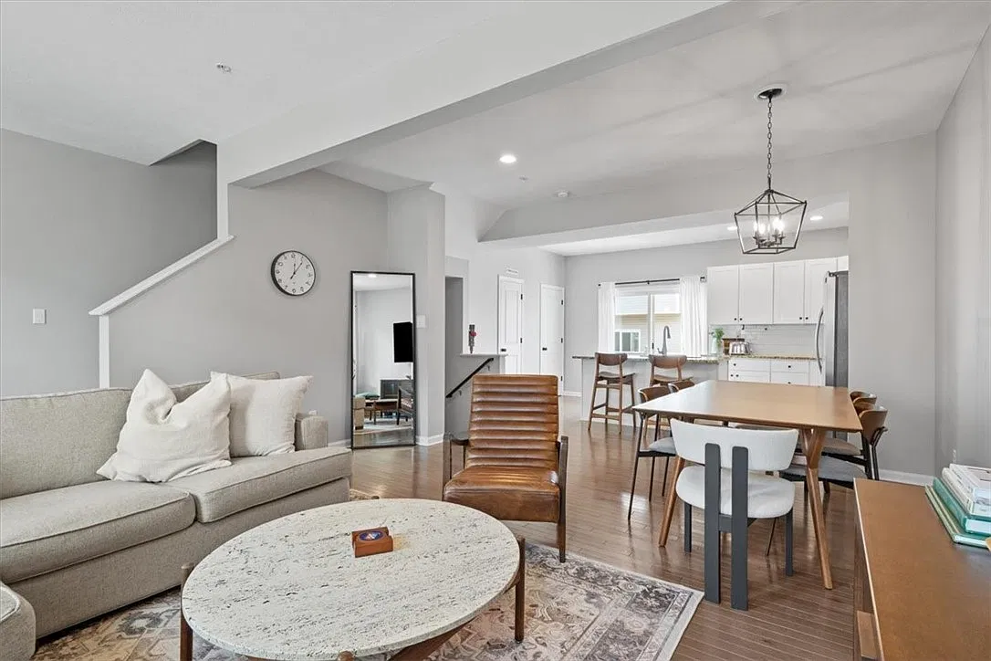 3 bed, 2.5 bath, 1650 sqft, $2,275 — Photo 2