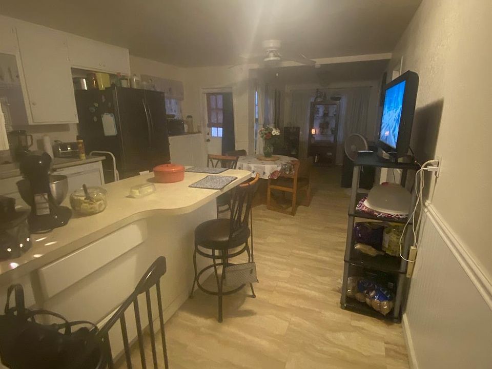 2nd image of 411 El Tejon Ave