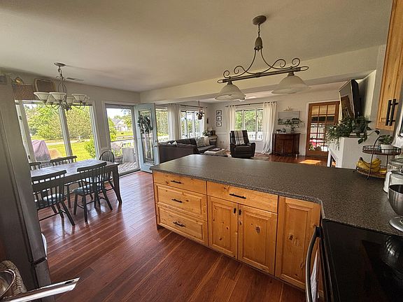 3rd image of 103 Pleasant Dr