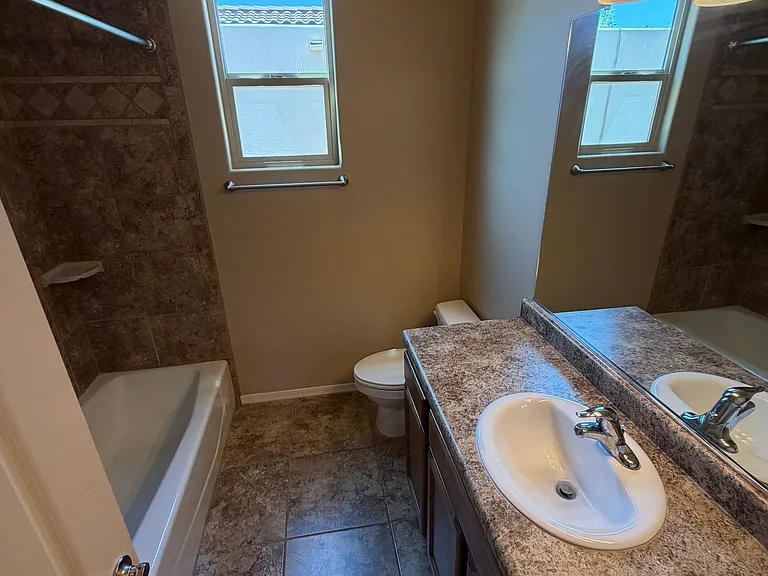 4207 Franzia — Photo 10