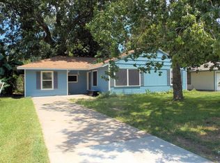 849 Magnolia St, Lake Jackson, TX 77566