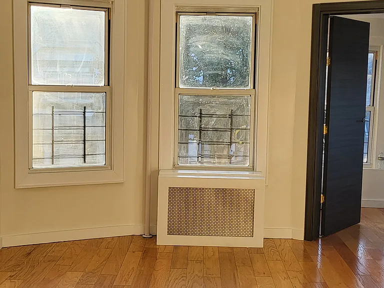 915 E 12th St #2 — Photo 6