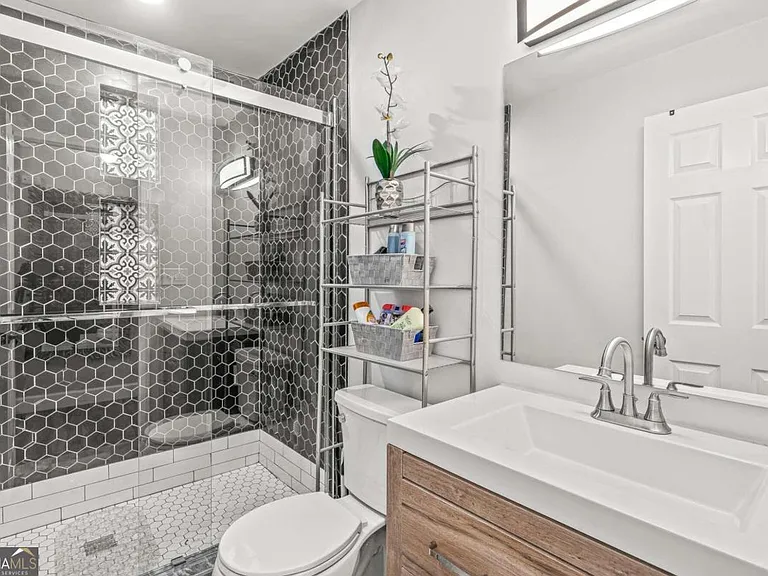 1298 Douglas St SW #A — Photo 8