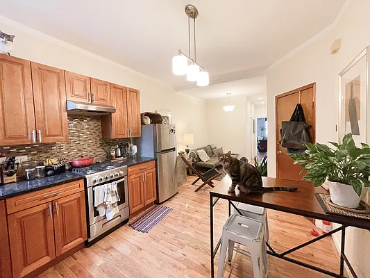 Rented by Ulas Real Estates Inc | media 23