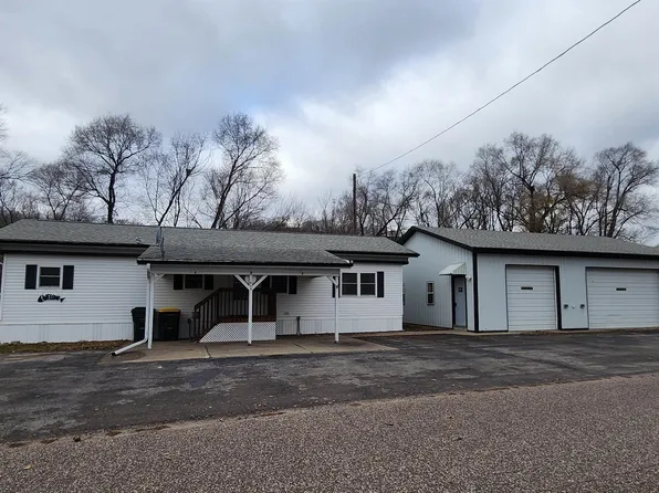 600 Ripley St, Harpers Ferry, IA 52146