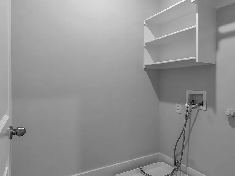 7545 Reis Ln — Photo 22