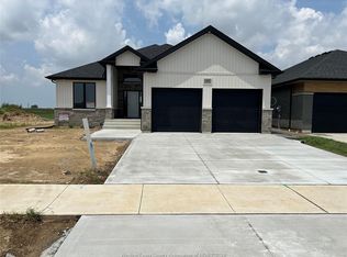 99 Valencia Dr, Chatham Kent, ON N7L 0A9