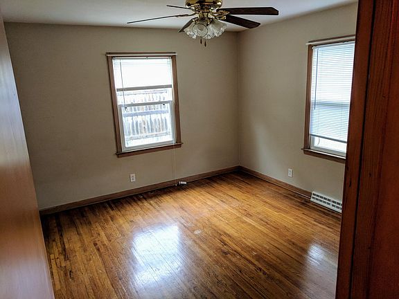 2nd image of 1414 Hawthorne Dr