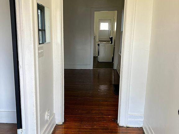 2nd image of 804 S Plymouth Ave