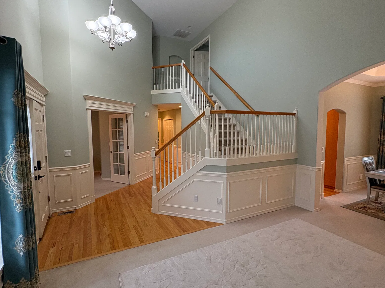 5 bed, 2590 sqft, $4,500 — Photo 2