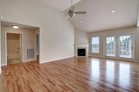 3rd image of 124 Laurel Cyn