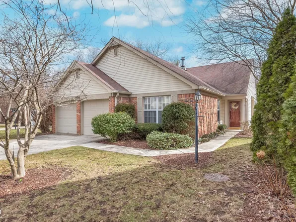 9694 River Oak Ln E, Fishers, IN 46038