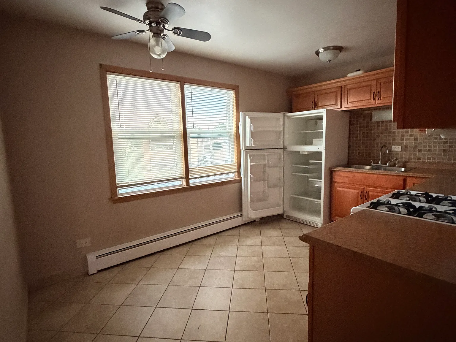 2 bed, 800 sqft, $1,700 — Photo 3