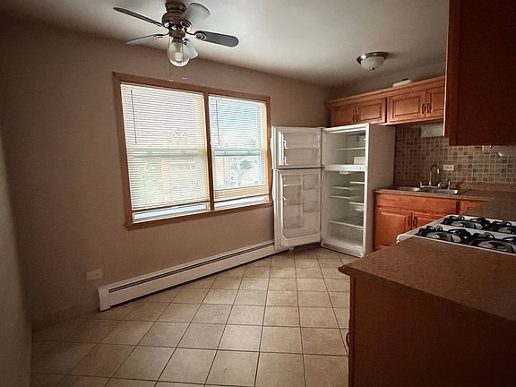 3rd image of 6022 W Peterson Ave #2E